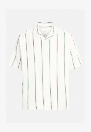 Chemise à manches courtes en tissu blanc avec des rayures verticales teal et marine, dotée d'un col à revers et d'une fermeture à boutons.