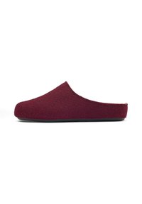 Unselected, burgundy