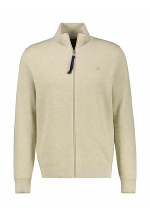 Beige fuld-zip strikket sweater med ribbede manchetter og kant, høj krave og et lille logo på venstre bryst.