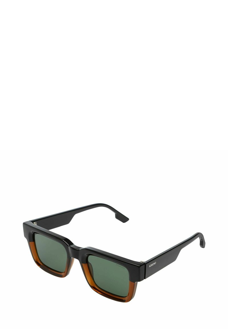 Vierkante zonnebril met zwart en bruin plastic montuur, groen getinte lenzen en schuin aflopende gesteunde armen. Voorzien van metalen accenten.