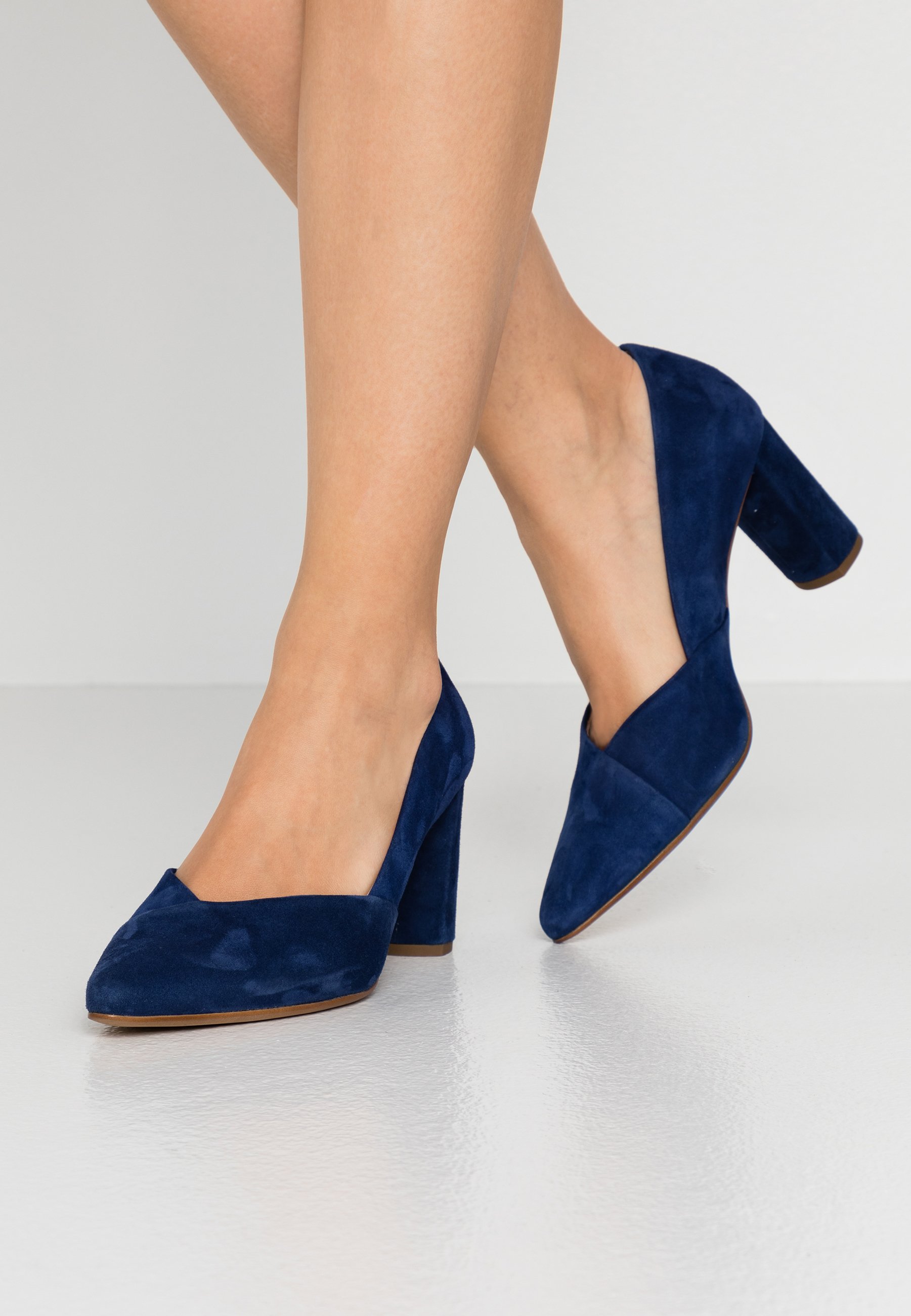Jimmy Choo lacey 85 dames pumps donkerblauw vind je in Sneakerstad