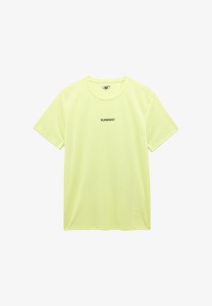 Lyhythihainen, pyöreäkauluksinen t-paita kirkkaan limenvihreästä kankaasta, jossa on mustalla painettu "RUNAWAY" etupuolella. Sujuva tuntuma, rento malli.