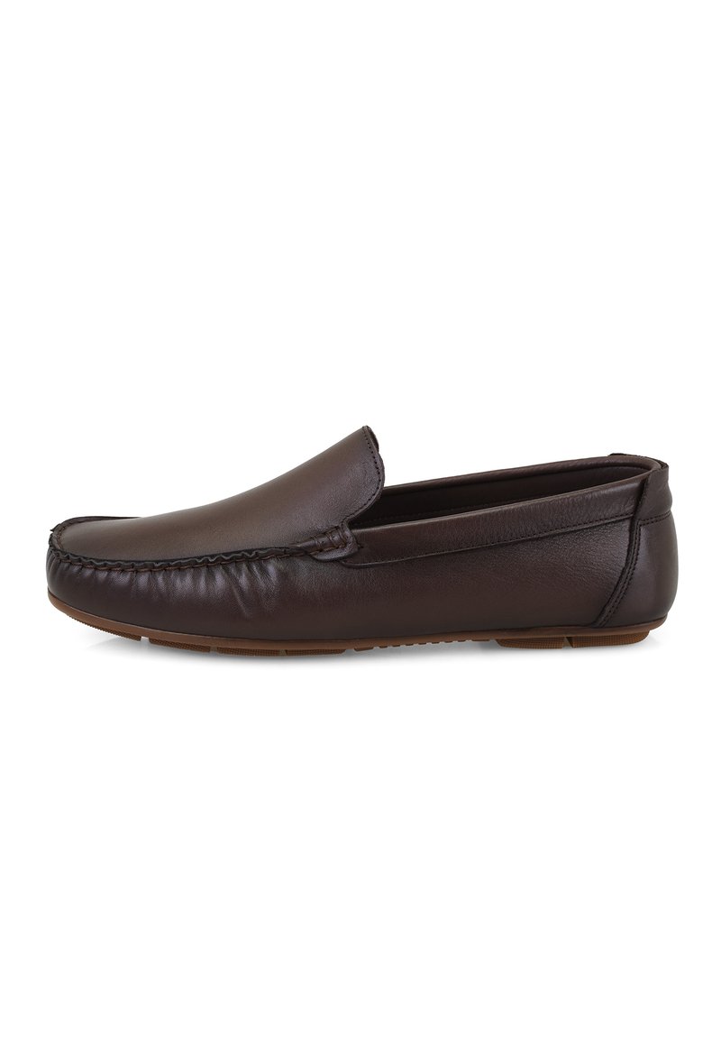Braune Leder-Loafers mit glatter Oberfläche, runder Spitze und kontrastierenden Nähten. Weiches Obermaterial und flexibele Gummisohle für Komfort.