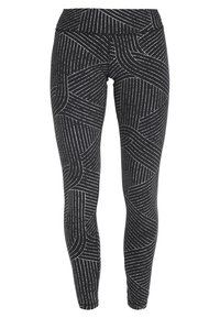 Leggings negros con un patrón de líneas blancas geométricas, con una cinturilla alta y un diseño ajustado y elástico para mayor comodidad y flexibilidad.