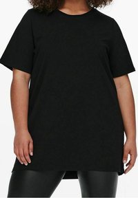 Svart oversized t-shirt i mjukt tyg, med korta ärmar, rund halsringning och rak nederkant med sidofickor.
