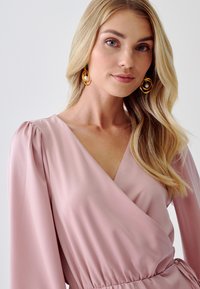 CHANCERY BETTIE WRAP - Dolga obleka - light dusty rose