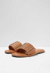 Inuovo Mules - brown