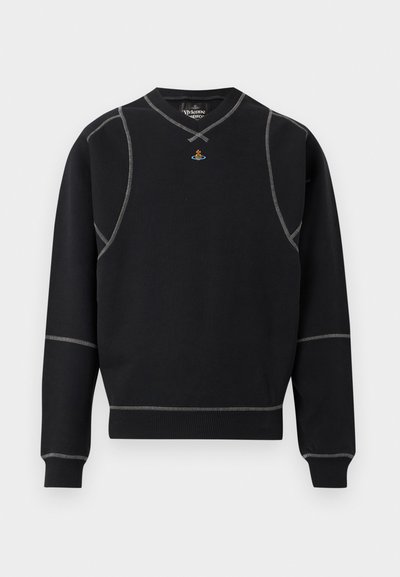 Μαύρο φούτερ με μακριά μανίκια και στρογγυλή λαιμόκοψη, με γκρι ραφές και μικρό πολύχρωμο λογότυπο στο κέντρο κάτω από τη λαιμόκοψη.