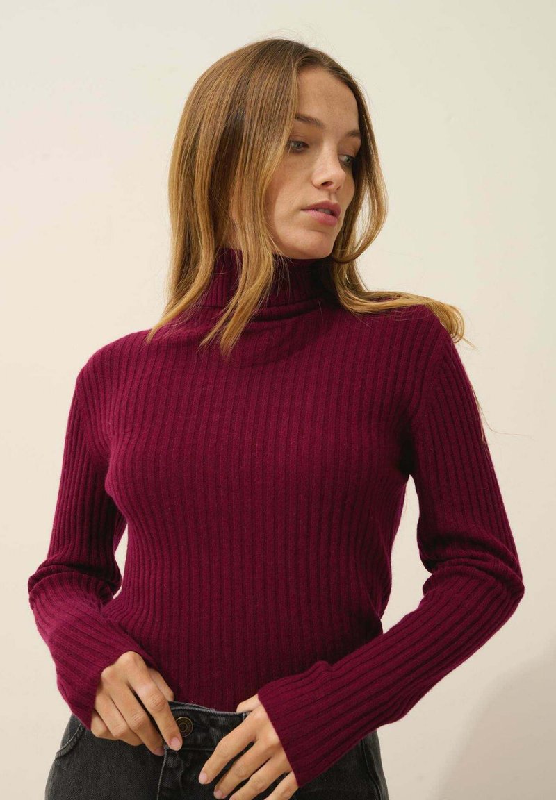Bordeaux ribbattu turtleneck-kardigan longi slefko, mi bunka wowya uni dikreski bar karo, dahsno ilxšhë zhendar khteni bezmaku miha breguru.