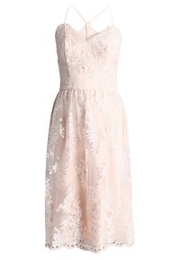 Ljusrosa klänning med delikat vit blommönstrad spetsöverdrag, figurnära bodice, tunna justerbara axelband och en svängig, knälång kjol.