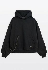 Czarna, oversize'owa bluza z kapturem wykonana z bawełnianej mieszanki tkanin. Posiada przednią kieszeń z ozdobnym łańcuszkiem oraz kaptur z metalowymi oczkami.
