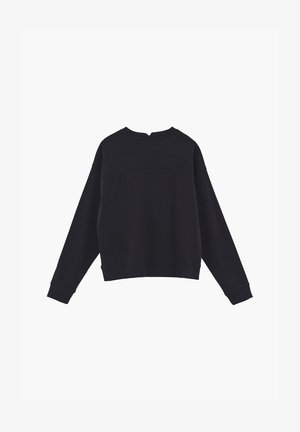 Sudadera negra de manga larga con cuello redondo y puños acanalados, mostrada plana desde atrás sobre un fondo blanco.