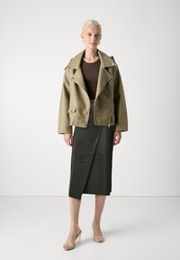 Selected Femme SLFAMALIA SKIRT - Usnjeno krilo - black