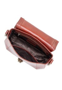 Borsa a mano in pelle marrone con un design strutturato, caratterizzata da una finitura lucida, tasche interne e una chiusura con gancio metallico. All'interno è foderata con un tessuto scuro.