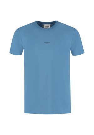Blauwe katoenen T-shirt met korte mouwen, ronde halslijn en gecentreerde tekst "PURE PATH" in het zwart. Glad textuur met een casual pasvorm.