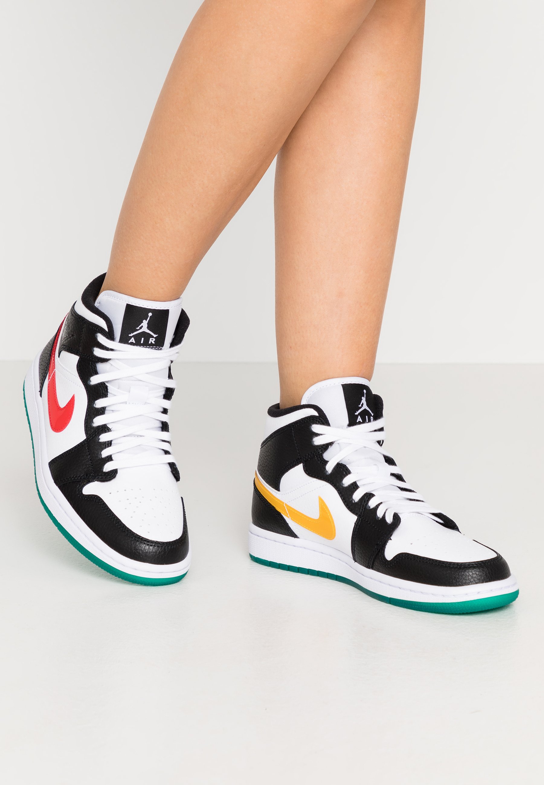 Jordan Womens Air Jordan 1 Mid Hoga Sneakers Black University Red White Lucid Green University Gold Svart Zalando Se