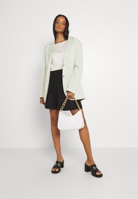 VILA VICHOOSE SKIRT - Minijupe - black