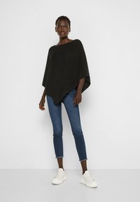 Davida Cashmere TRIANGLE PONCHO - Cape - black