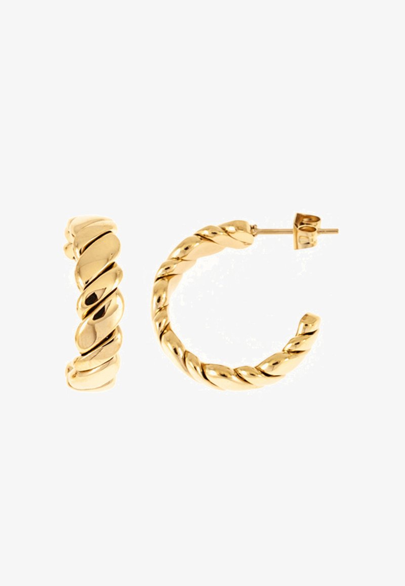 Goldene, verdrehte Creolen mit einer glatten, reflektierenden Oberfläche. Sie haben eine abgerundete Form und einen Steckverschluss für sicheren Halt.