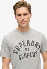 Superdry & Co GRAPHIC - T-shirts print - surplus grey grindle