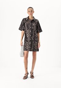 ONLY Petite ONLANLIE DRESS - Robe en jean - black/leo