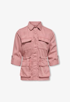 Chaqueta ligera rosa hecha de una mezcla de algodón, con cierre de botones en el frente, dos bolsillos en el pecho y cintura ajustable con cordón.