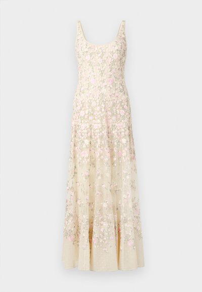 Μπεζ αμάνικο φόρεμα μήκους μέχρι το πάτωμα με στενό μπούστο, φουσκωτή φούστα και λεπτεπίλεπτη ροζ και πράσινη λουλουδένια κεντητική σε όλο το ύφασμα.