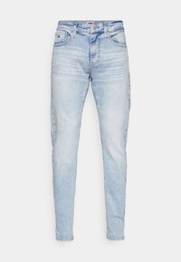 Ljusblå denimjeans med slim fit, fem fickor, en subtil blekt mönster och en klassisk knapp- och dragkedjestängning.