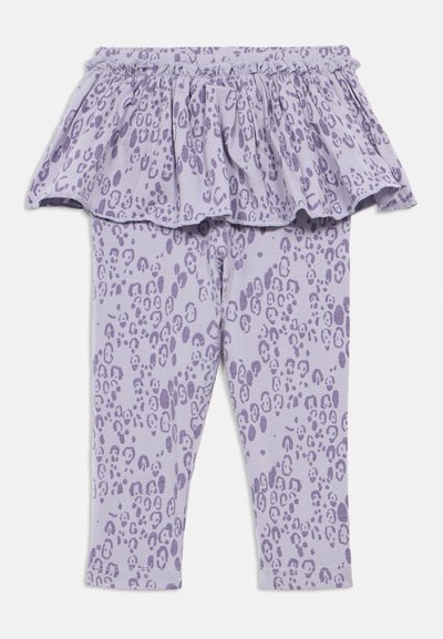 Lilakiai mažylių leginsai su prisegta raukšlėta suknele, ryškiai tamsiai purpurinės leopardinės dėmės ir elastinis liemuo.