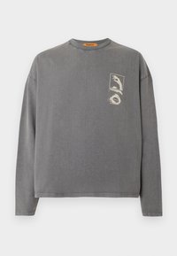 Δεν επιλέχθηκε, stoned grey