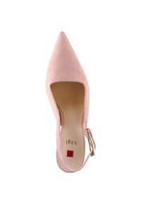 Rosa mocka sko med spetsig tå och utskärningsdesign, justerbar vristrem och guldhardware. Snygg yta och minimalistisk stil.