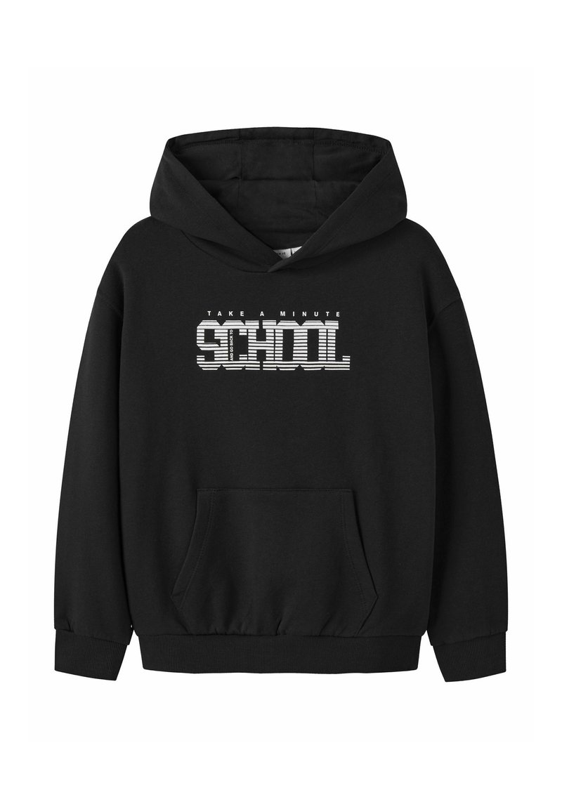 Sudadera negra de mezcla de algodón, con un bolsillo frontal y un estampado gráfico que dice "TOMA UN MINUTO ESCUELA" en franjas blancas.