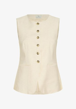 Mouwloos beige vest met zes metalen knopen aan de voorkant en twee horizontale steekzakken bij de taille.