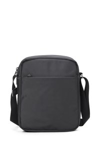 Borsa a spalla nera in nylon con una texture liscia, forma rettangolare, tasca frontale, tracolla regolabile e design minimalista.