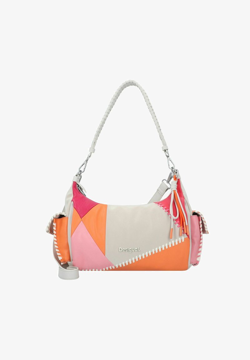 Sac à épaule multicolore en matériaux en cuir, avec des motifs géométriques en rose, orange et beige, doté d'une anse tressée et d'accents de franges.