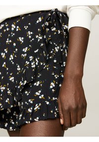 Tommy Jeans RUFFLE - Shorts - spring floral