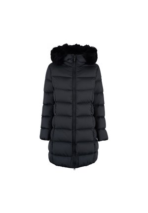 Černý péřový kabát s předním zipem, prodlouženým designem, horizontálním pro šíváním a kapucí s imitací kožešiny. Hladká, polstrovaná textura.