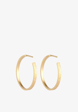 Cercei din aur cu un finisaj neted și lustruit și un accent texturat de-a lungul marginii exterioare. Formă circulară simplă.