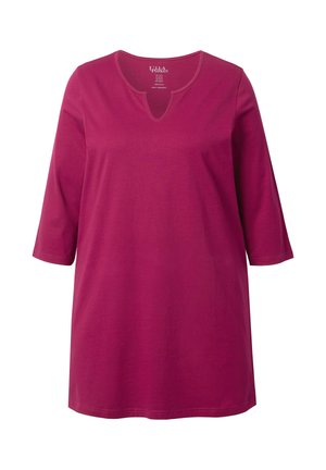 Magenta tunika toppen, rund halsudskæring med en lille nøglehul detalje, trekvart ærmer, lavet af blødt stof med en glat tekstur.