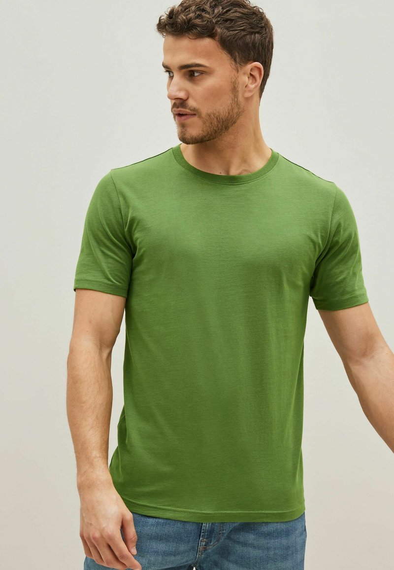 Next ESSENTIAL CREW NECK SLIM Tshirt basic green/groen Zalando.nl