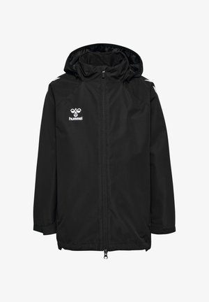 Schwarze Kapuzenjacke aus leichtem Material mit einem Frontreißverschluss, elastischen Bündchen und einem weißen Logo auf der linken Brust.