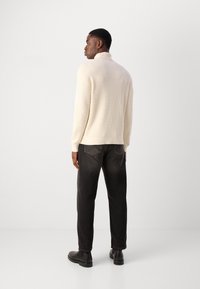 Lindbergh ROLL NECK STRUCTURE SWEATER - Maglione - ecru