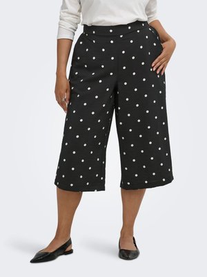 ONLY Carmakoma, CULOTTE TROUSERS CARCARRIE CROPPED FIT CULOTTE TROUSERS - Pantaloni scurți - black