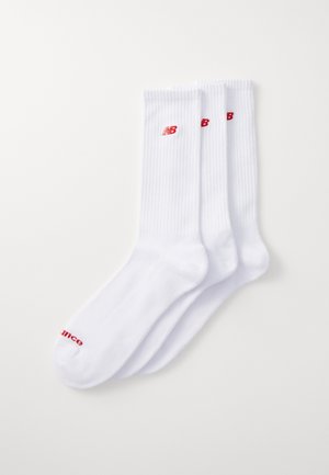 Białe skarpetki bawełniane typu crew z prążkowaną teksturą, redakcyjnym logo i akcentującym tekstem. Zaprojektowane z myślą o komforcie i trwałości. Opakowanie zawiera trzy pary.