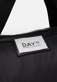 DAY ET GWENETH CROSS - Shopper - asphalt