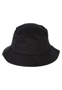 Pălărie de tip bucket neagră, realizată dintr-un material textil cu o textură moale. Crowna rotundă și margine largă, flexibile, cu detalii cusute.
