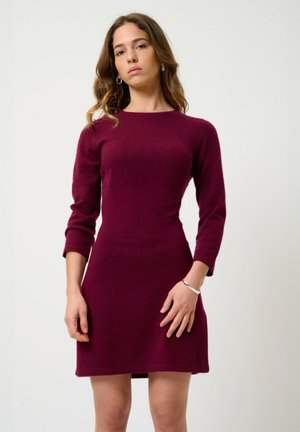 AUTHENTIC CONISTON BELTED ROUND-NECK  - Stickad klänning - bordeaux