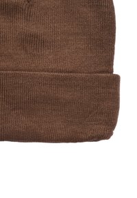 Bretella di lana marrone con risvolto, caratterizzata da una texture liscia e una vestibilità aderente. Il tessuto appare caldo e resistente.