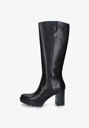 Bottes en cuir noir à hauteur de genou avec un bout arrondi et un talon épais, présentant une texture lisse et une accentuation du logo sur la tige.