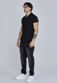 SIKSILK V-NECK  - Pólóing - black